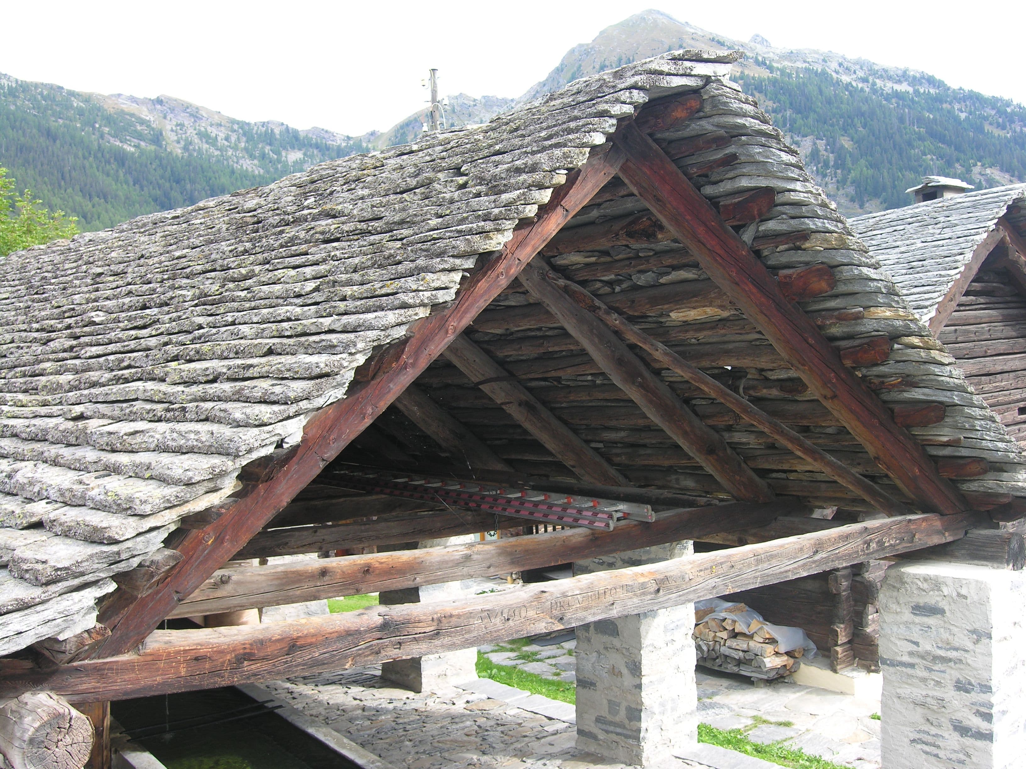 Stone roof construction detail